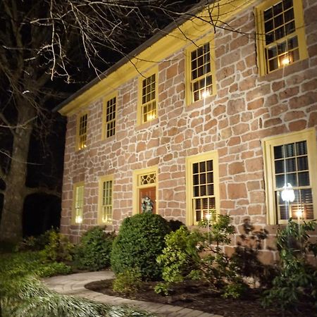 Brownstone Colonial Inn Reinholds Buitenkant foto