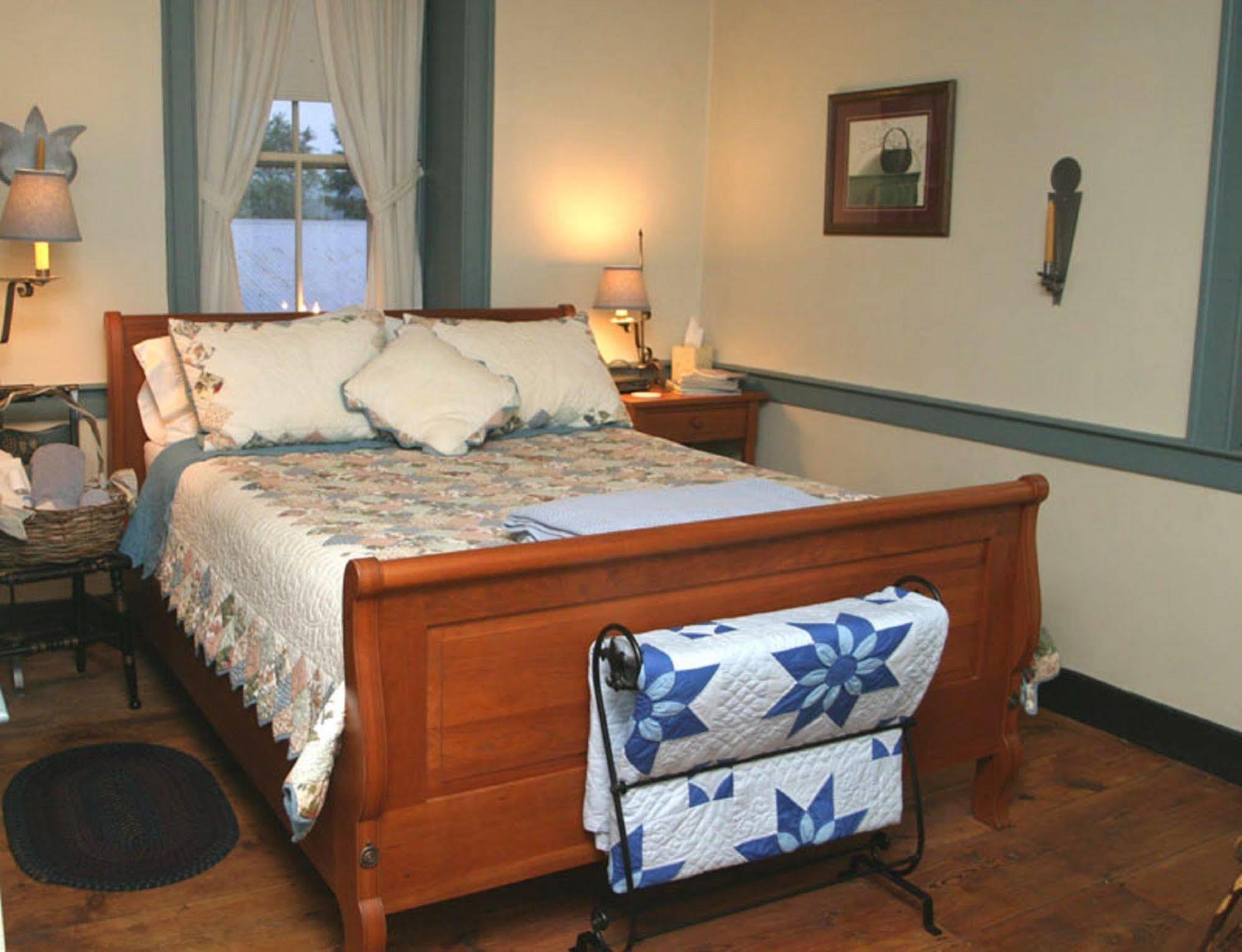 Brownstone Colonial Inn Reinholds Kamer foto