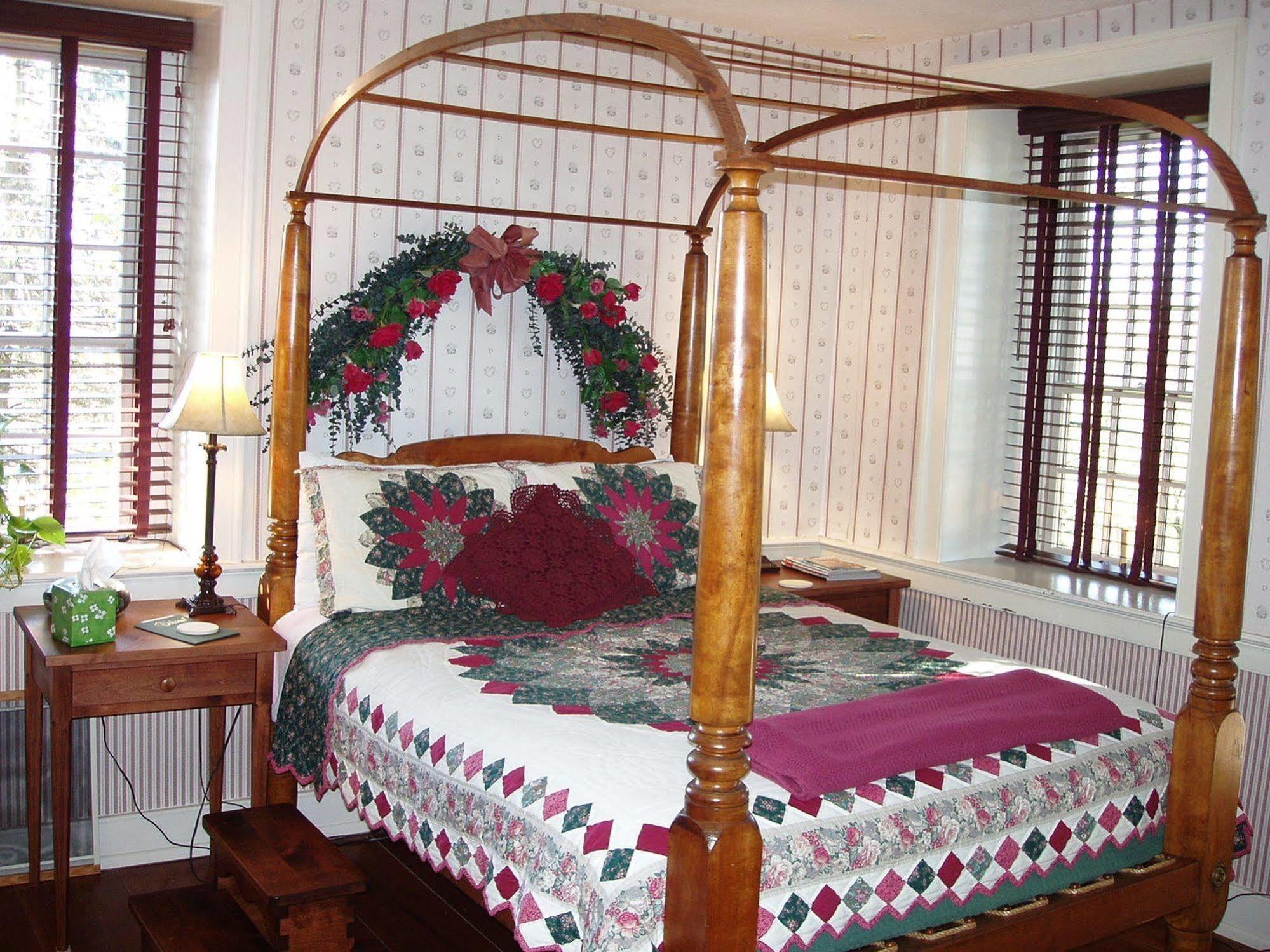 Brownstone Colonial Inn Reinholds Buitenkant foto