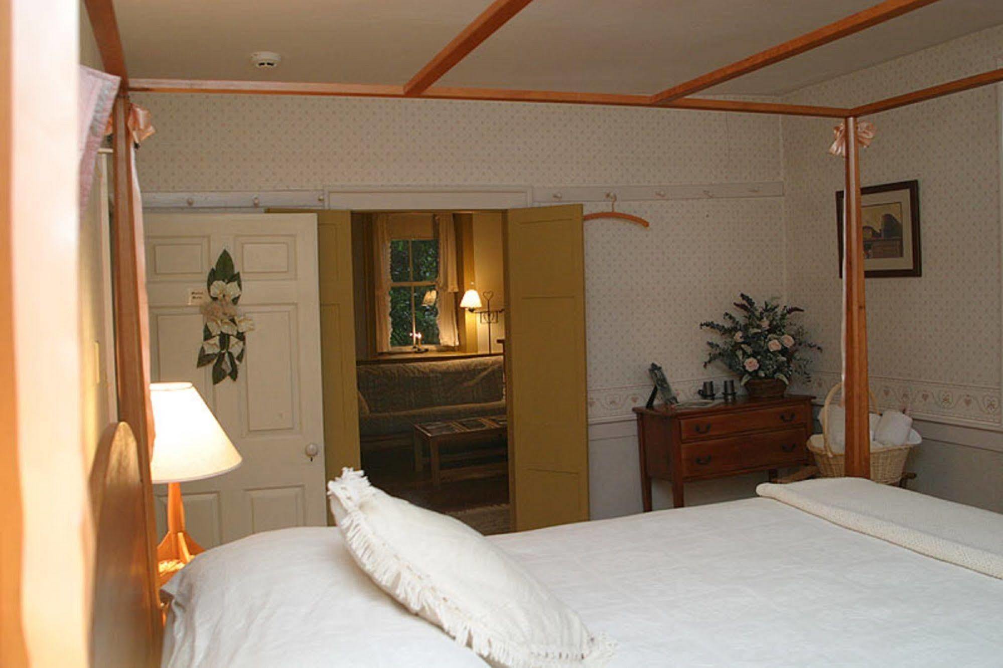 Brownstone Colonial Inn Reinholds Kamer foto