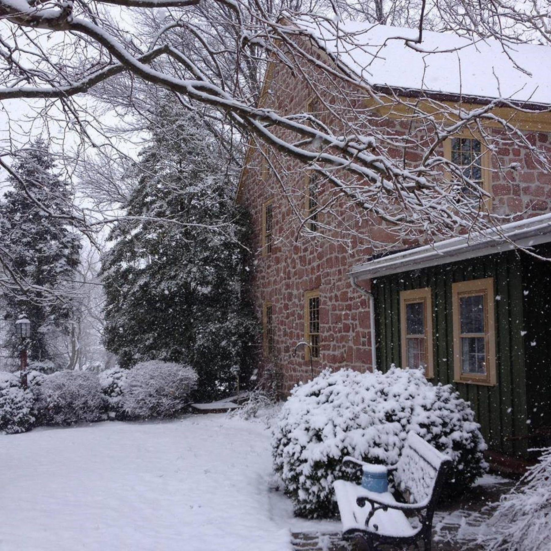 Brownstone Colonial Inn Reinholds Buitenkant foto